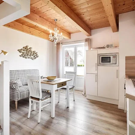 Strandnest Semesterbostad Witsum