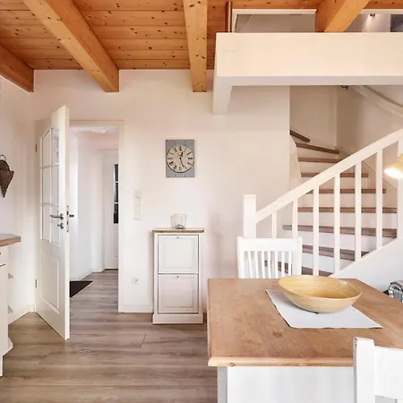 Strandnest Semesterbostad Witsum