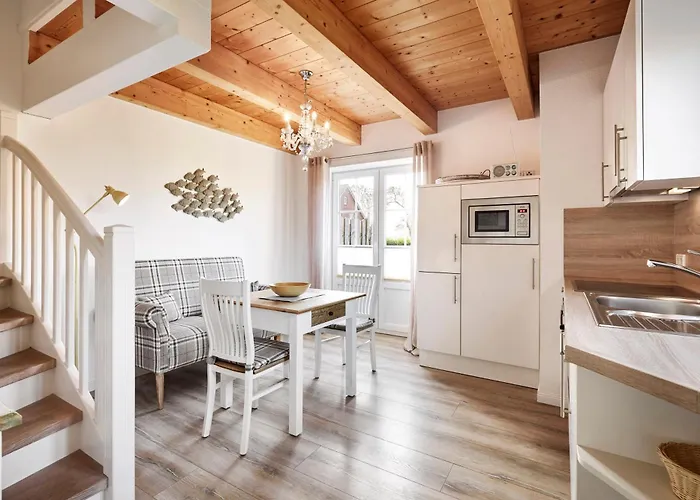 Strandnest Semesterbostad Witsum